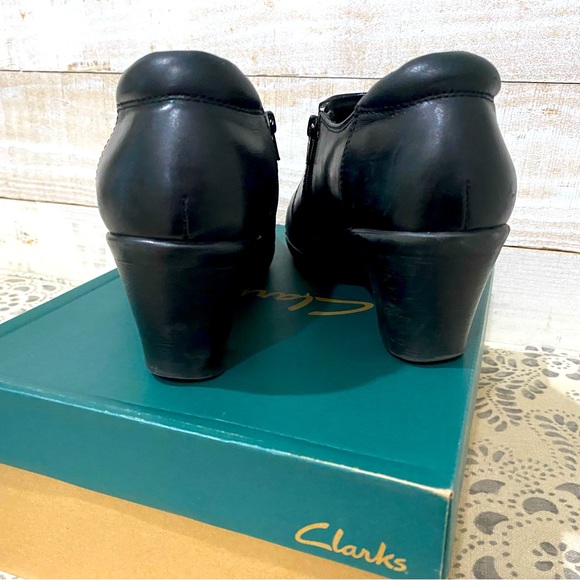 EUC Clark’s Bendables Bootie size 9 Black🖤 - Picture 4 of 6
